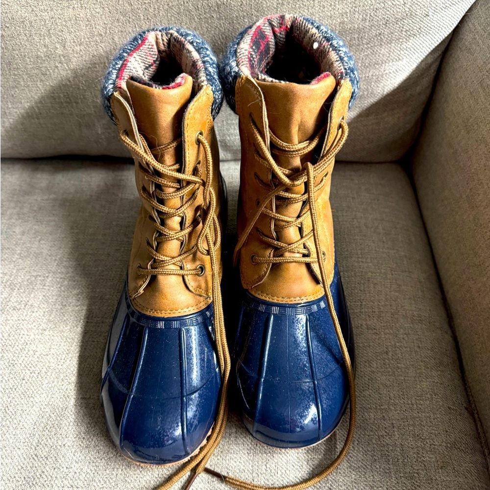 Rain/snow boots 8.5